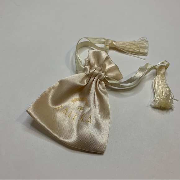 Zaleska Pendant - Picture 3 of 8